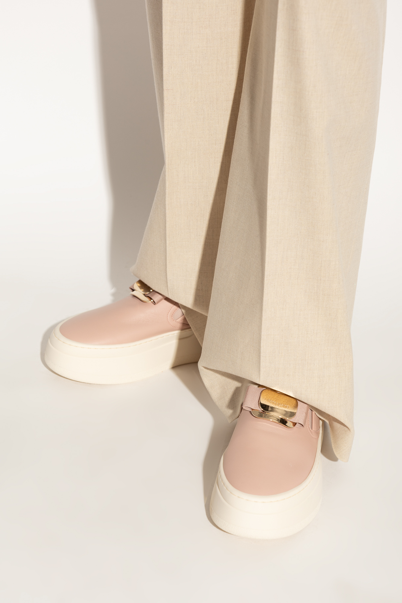 【24SS NEW】FERRAGAMO_women / ALYSSA サンダル Lady Shoes Woman 2740 PLATFORM PEARL MATTE CANVAS Wedge GREY